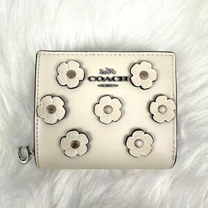 Coach Snap Wallet With Floral Applique In Smooth Leather/Silver/Chalk CAP16 NWT